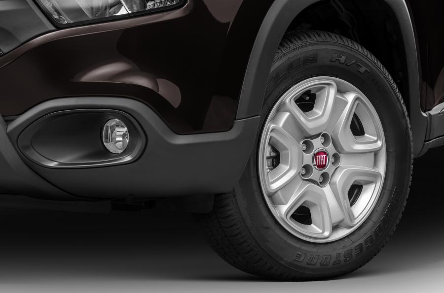 Детали экстерьера Fiat Toro Endurance 1.8 Flex (226) 2019 года  (фото 3 из 10)